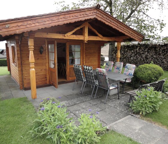 Gartenlaube au&szlig;en gro&szlig;