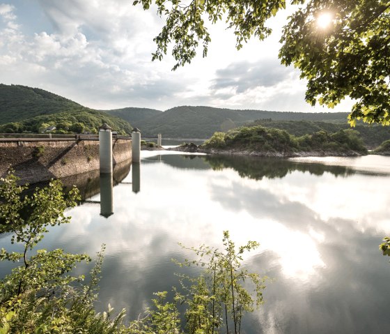 On the banks of the Urft dam, &copy; Eifel Tourismus GmbH, Dominik Ketz