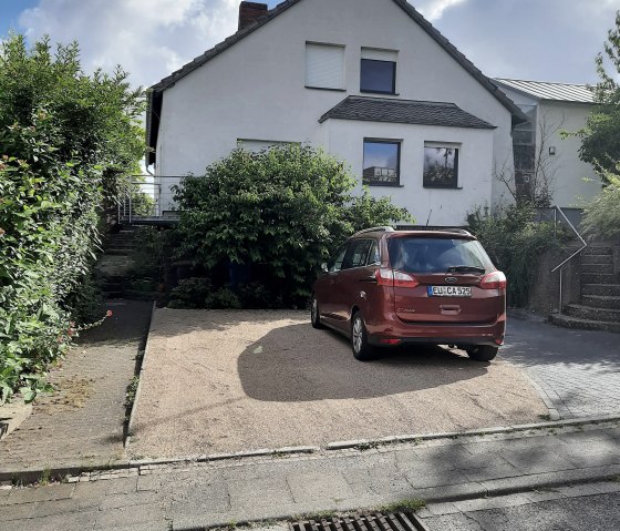 Parkplatz und Zugang, &copy; Nordeifel Tourismus GmbH & FW Schwerfen