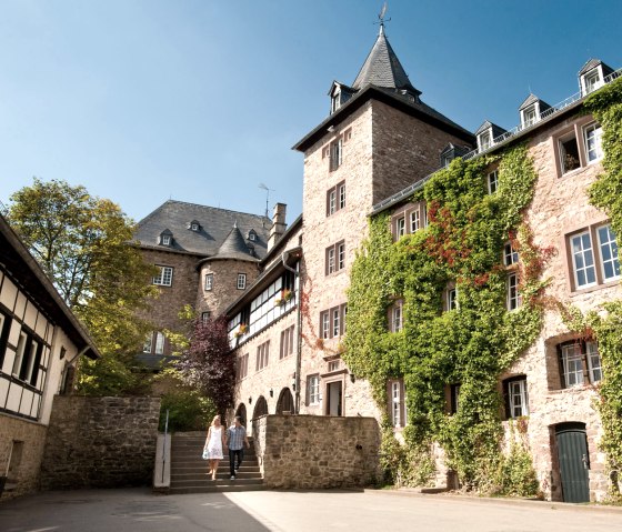 Burg Blankenheim in der N&auml;he des Ahr-Radweges, &copy; Eifel Tourismus GmbH/D. Ketz