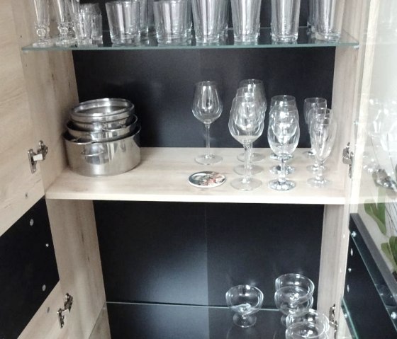 Crockery, glasses, pots, © Nordeifel Tourismus GmbH & Ferienwohnung Mombauer