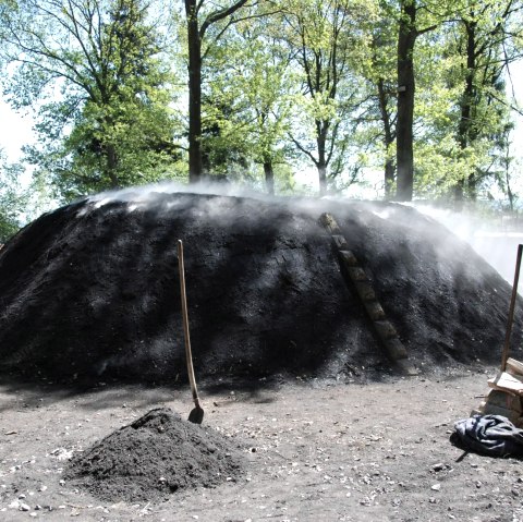 Kohlemeiler, &copy; www.kohlemeiler.de , Linden GbR