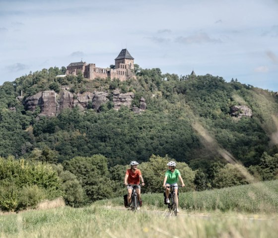 Burg Nideggen thront &uuml;ber dem Rurtal, &copy; Eifel Tourismus GmbH, Dennis Stratmann