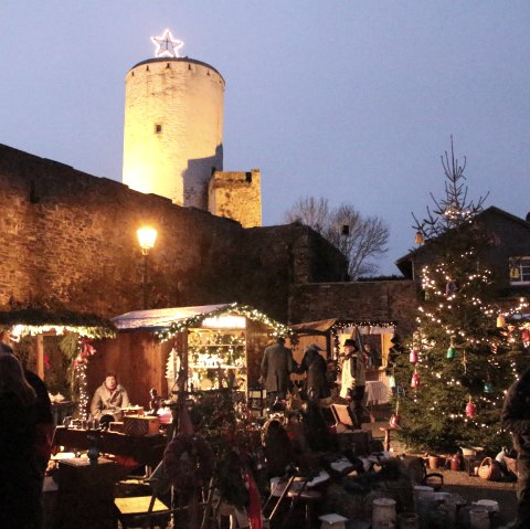 Stände im Burghof auf Burg Reifferscheid, © Eifelverein Reifferscheid