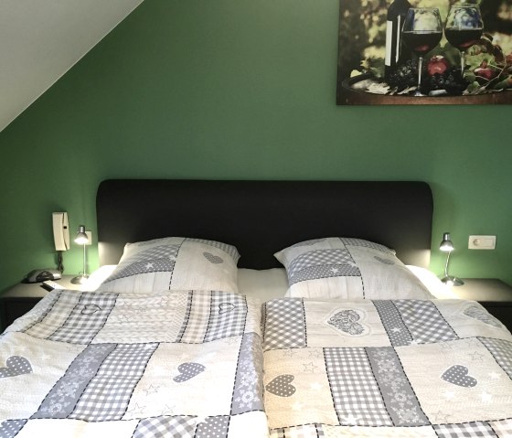 Zimmer Nr.17, &copy; @hotel-schroeder.be