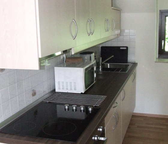 Ferienwohnung K&uuml;che--, &copy; Nordeifel Tourismus GmbH & G&auml;stehaus J&uuml;tten