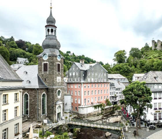 Old town of Monschau with the Red House, © Eifel-Tourismus GmbH, Dominik Ketz