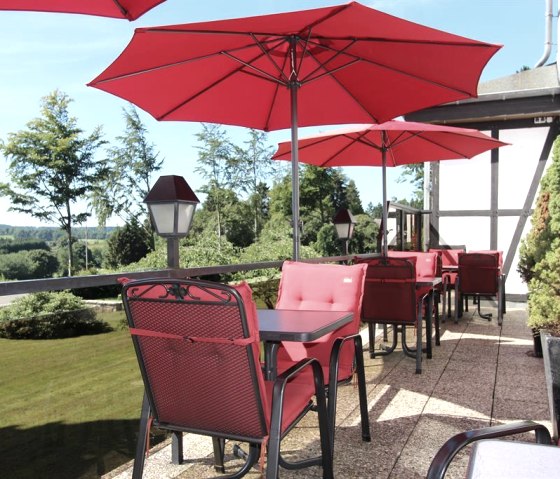 Terrasse., &copy; Nordeifel Tourismus GmbH & Hotel Restaurant Hollerather Hof