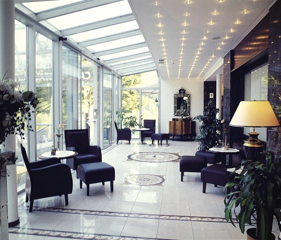 Sitzgelegenheiten im Eingang, &copy; Hotel Seem&ouml;we