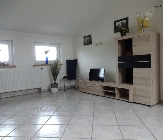 Wohn- / Essbereich, &copy; Nordeifel Tourismus GmbH & Ferienwohnung Mombauer