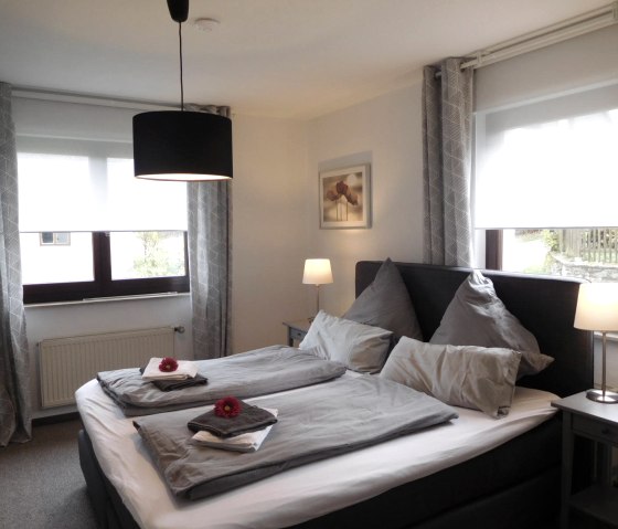 Schlafzimmer, &copy; Nordeifel Tourismus GmbH & Ferienwohnung Charly