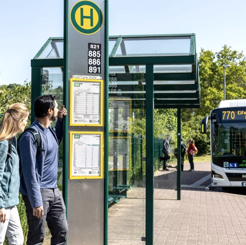 Eifelsteig-Wanderbus f&auml;hrt ab Bahnhof Kall, &copy; Eifel Tourismus GmbH, Dominik Ketz