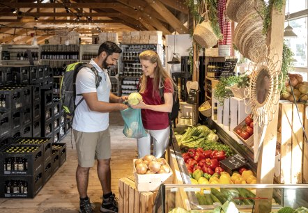 Einkaufen auf dem Markt, &copy; Eifel Tourismus GmbH - Dominik Ketz