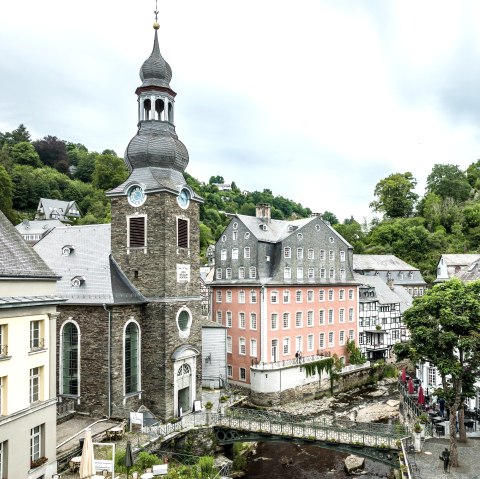 Old town of Monschau with the Red House, © Eifel-Tourismus GmbH, Dominik Ketz