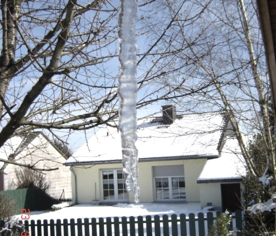 Winter in Oberreifferscheid/R&uuml;ckseite des Hauses, &copy; Nordeifel Tourismus GmbH & Ferienhaus Paul Steffens