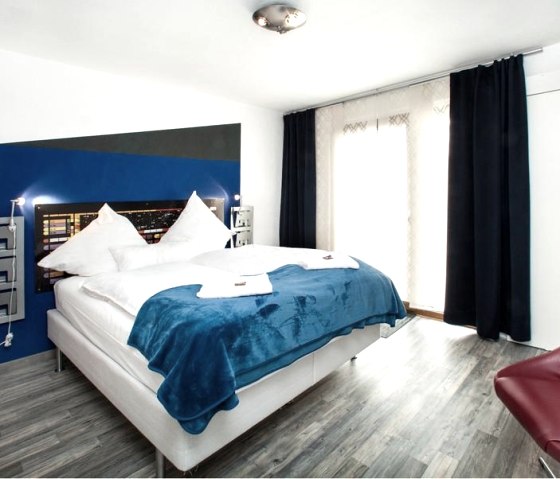 Doppelzimmer, &copy; Katryn Kaufmann - Hinter den Spiegeln