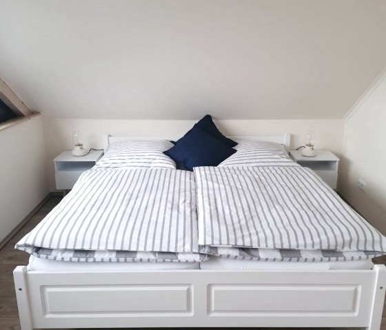 Schlafzimmer, &copy; Fewo H&uuml;rtgenliebe