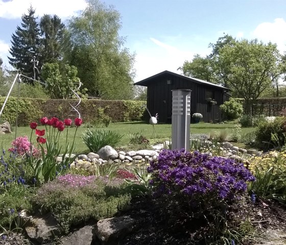 Blick von Terrasse in den Garten, &copy; Ferienwohnung Zur Buche