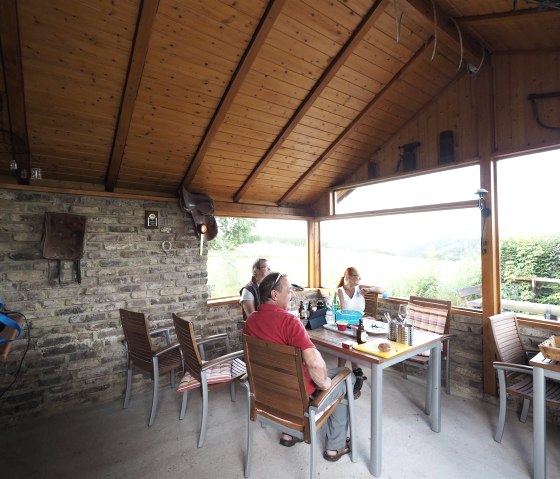 Grillhaus, Innenansicht, &copy; Elke Greven & Nordeifel Tourismus GmbH