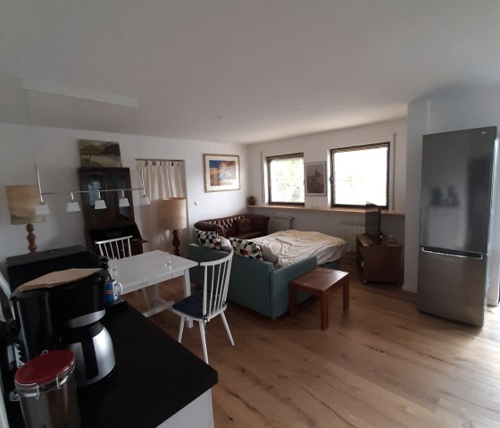 Wohnraum mit Notschlafcouch, &copy; Nordeifel Tourismus GmbH