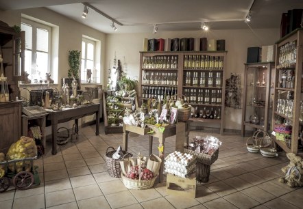 ein breites Sortiment bietet der Hofladen Arens, &copy; Keller Art Design