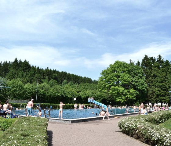 City of Pr&uuml;m Outdoor pool 1, &copy; Tourist-Information Pr&uuml;mer Land, Manfred Schuler