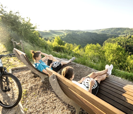 View of Kyllburg and the wooded Eifel, Kyll cycle path near Wilsecker, © Eifel Tourismus GmbH, Dominik Ketz