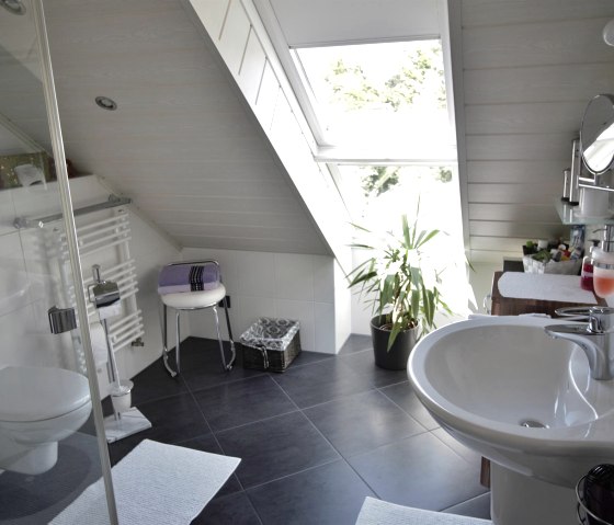 Bad-, &copy; Nordeifel Tourismus GmbH & Ferienwohnung Orchidee