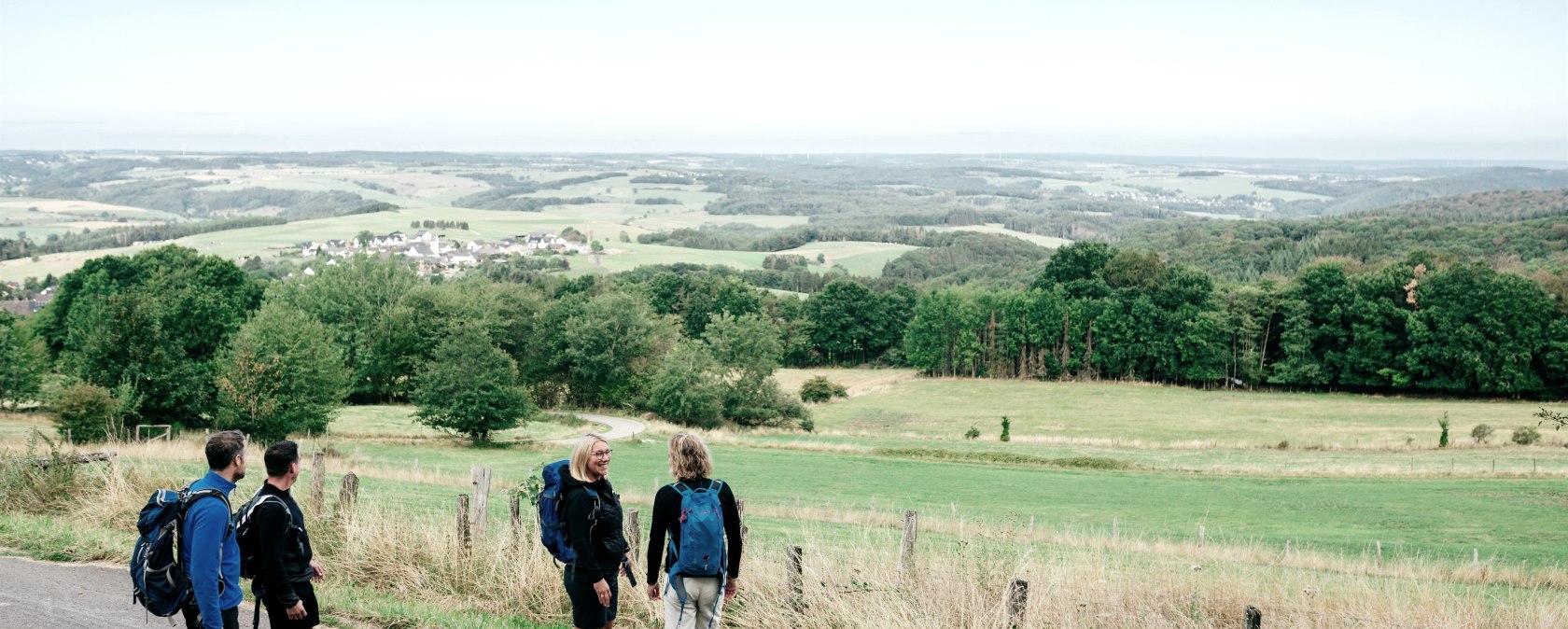 Wandergruppe unterwegs in der Nordeifel, &copy; Paul Meixner