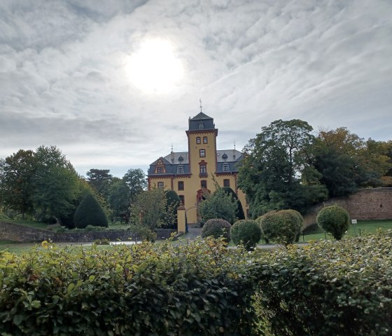 Wachendorf Castle stands majestically under a cloudy sky, surrounded by manicured gardens and trees., © Sweco GmbH