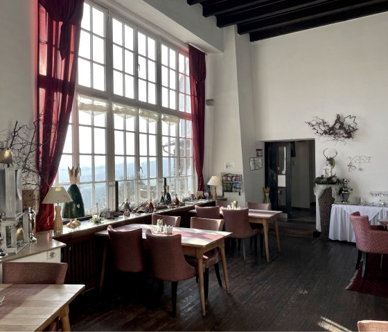 Restaurant, &copy; Nordeifel Tourismus GmbH & Burghaus undVilla Kronenburg