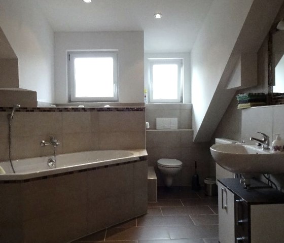 Bathroom, © Nordeifel Tourismus GmbH & Ferienwohnung Mombauer