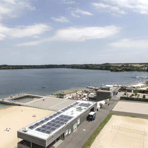 Badebereich im Seepark Z&uuml;lpich, &copy; Eifel Tourismus GmbH, Tobias Vollmer-gef&ouml;rdert durch REACT-EU
