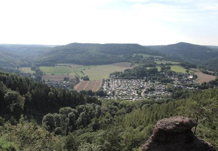 Auf dem Effelsdach mit Blick auf die Burg, &copy; Rureifel Tourismus e.V.