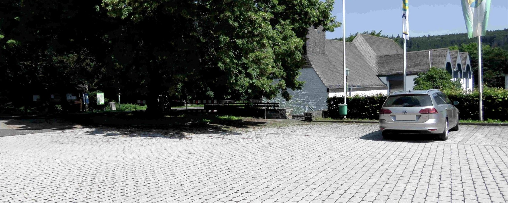 Wanderparkplatz Kirche Dedenborn, © Rursee-Touristik GmbH