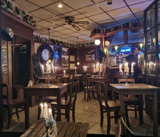 Gem&uuml;tlich Speisen in der Heimbacher Stube, &copy; Hartmut Assmann