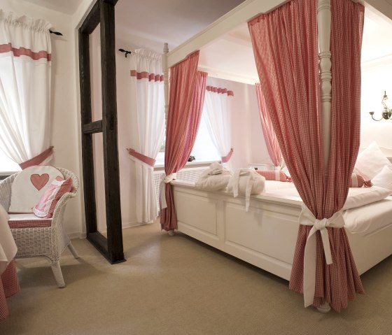 Romantik-Doppelzimmer, &copy; Nordeifel Tourismus GmbH & Villa Kronenburg