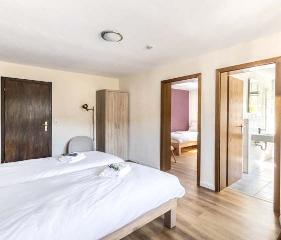Multi-bed room, &copy; Frank Wiesen