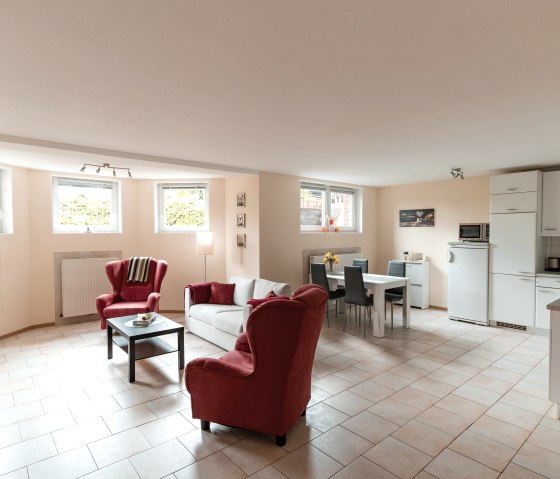 Gro&szlig;z&uuml;giger Wohnk&uuml;chenbereich, &copy; Nordeifel Tourismus GmbH & FW Radermacher