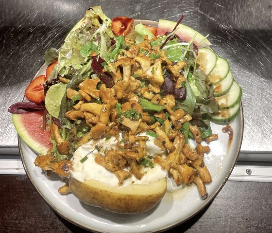 Ofenkartoffel im Restaurant B&uuml;rgerstube, &copy; Hotel Restaurant B&uuml;rgerstube