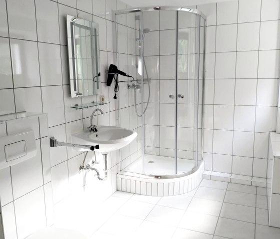 neu Dusche&WC, &copy; Nordeifel Tourismus GmbH & Urfterhof Hotel