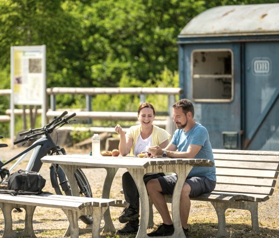 Kyll cycle path, rest area near Stadtkyll, © Eifel Tourismus GmbH, Dominik Ketz