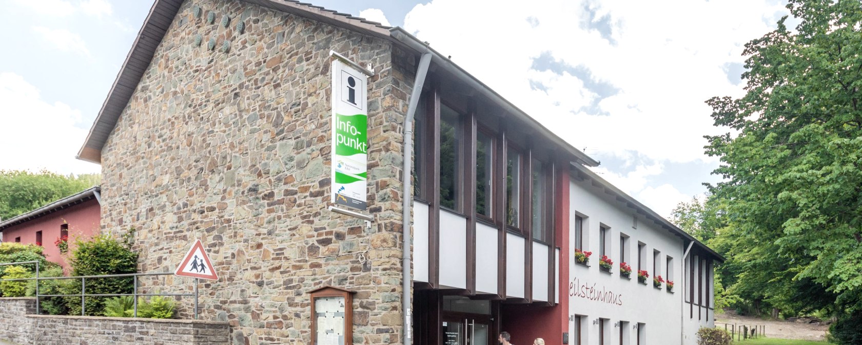 Heilsteinhaus und Nationalpark Infopunkt Einruhr, © Eifel Tourismus GmbH, ARr-shapefruit AG