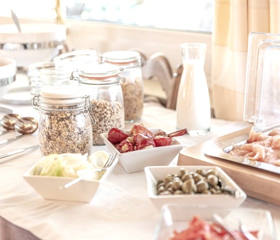 beautifully arranged buffet, &copy; Caf&eacute; Flink