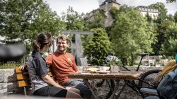 Cyclist at the Hotel-Caf&eacute; Schlossblick, Blankenheim, &copy; Eifel Tourismus GmbH, Dominik Ketz