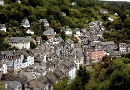 blick-auf-monschau-in-der-eifel