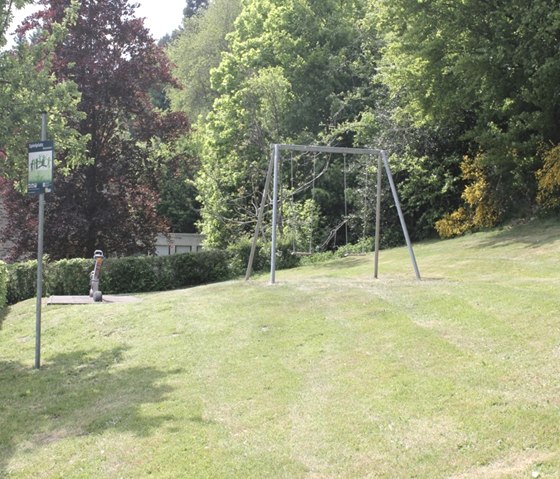 Ferienhaus "Rurtalgarten" - Spielplatz gegen&uuml;ber