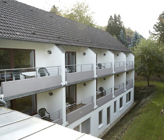 Zimmer im Souterrain, Balkonzimmer 1 u 2 Etage