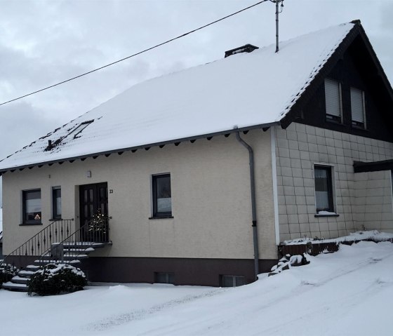 Winteransicht_Haus_2020, &copy; Nordeifel Tourismus GmbH & Ferienwohnung Zur sch&ouml;nen Aussicht