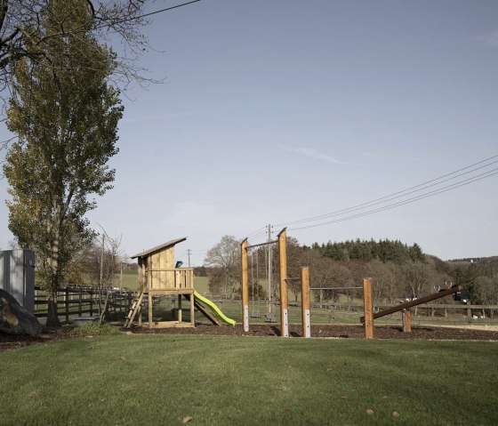 Playground, © Nordeifel Tourismus GmbH & Naturerlebnis Bauwagen-Heinrichshof